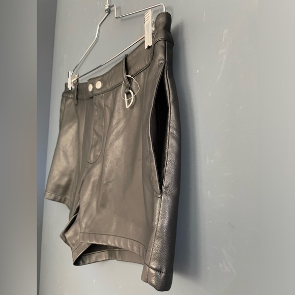 NWOT Asos Design Black Faux Leather Vegan Shorts Sz 36 - Picture 3 of 10